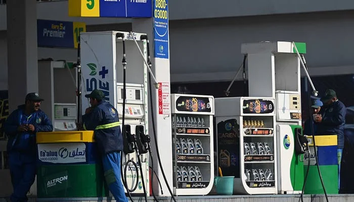 Pakistan Raises Petrol and Diesel Prices Despite International Market Decline