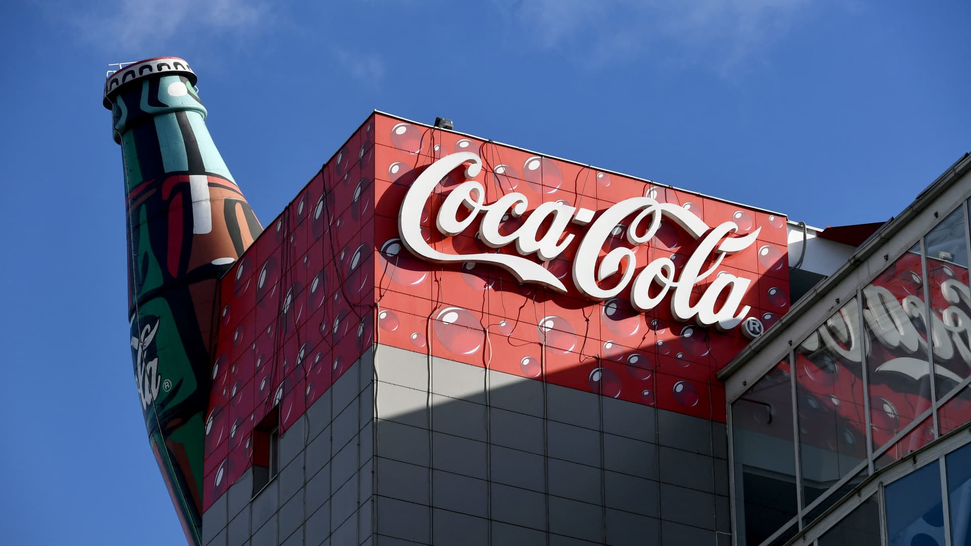 Coca-Cola Icecek Faces Sales Decline in Turkey and Pakistan Amid Boycotts